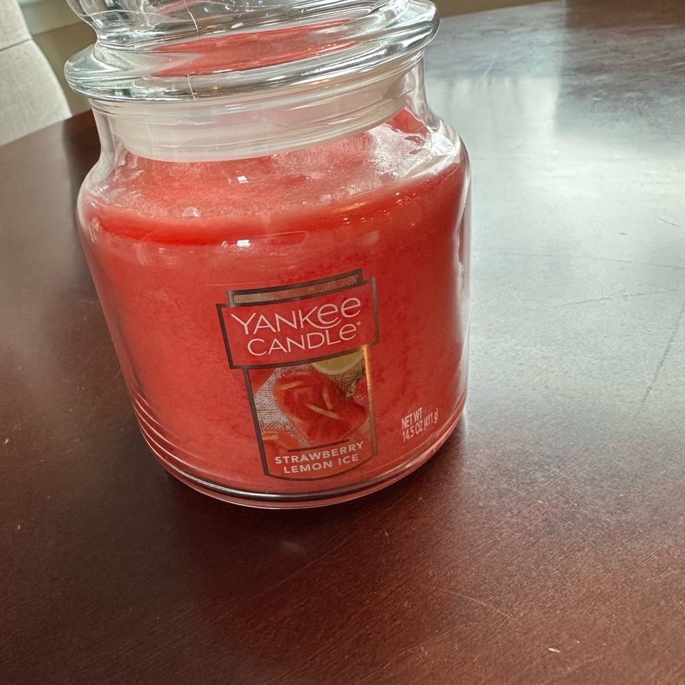 Yankee Candle Strawberry Lemon Ice Jar Candle - Red